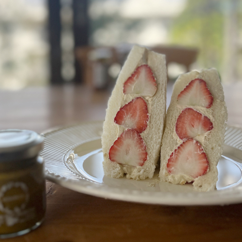 ピスタチオクリーム いちごのサンドイッチ